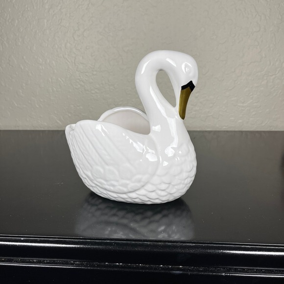 Sincerely Jules Home Other - Sincerely Jules Home Graceful Swan Soy Blend Candle White Gold Accent Swangirl